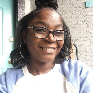 Meet your Posher, Lolisa